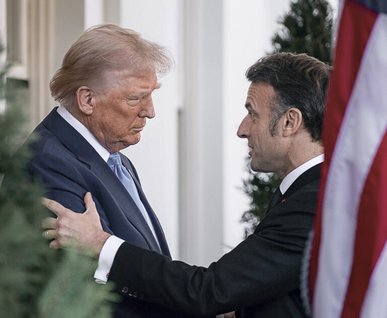 Donald Trump a Emmanuel Macron. Foto: Bonnie Cash / Pool via CNP / SplashNews.com / Splash / Profimedia