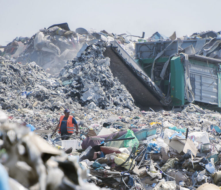 Nelegálne skládky sú na Slovensku veľkým problémom. Ilustračné foto: TASR – Marko Erd