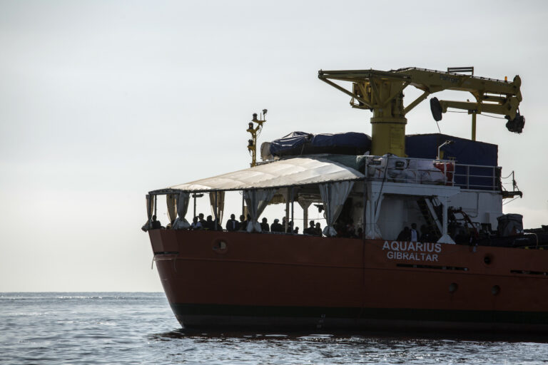 Migranti postihnutí povodňami vo Valencii dostanú povolenie na pobyt