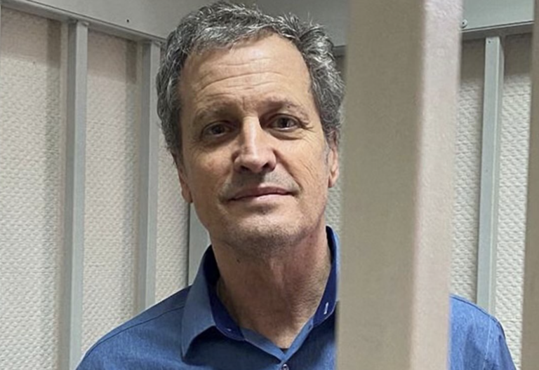 Američan Fogel sa po rokoch v ruskom väzení vracia domov