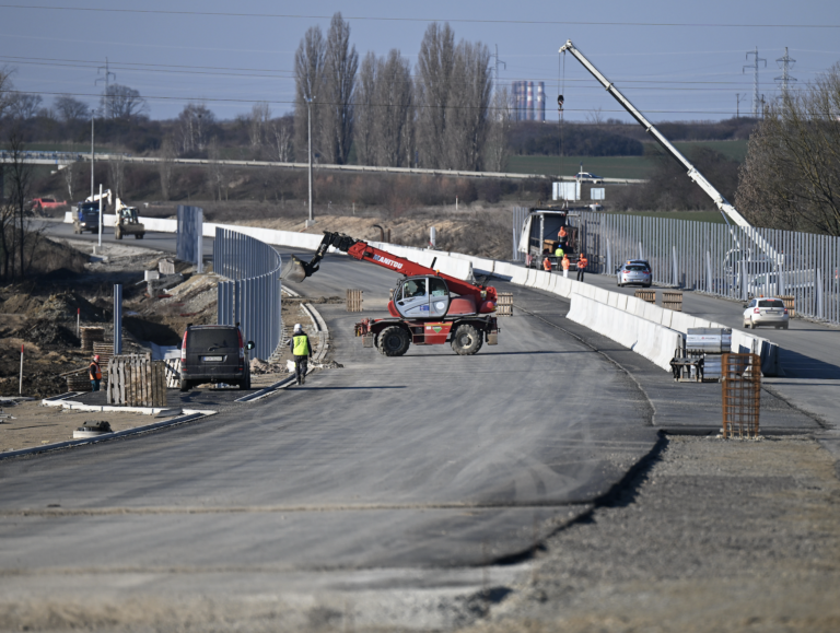 Práce na novom úseku R2 na východe Slovenska sa blížia ku koncu
