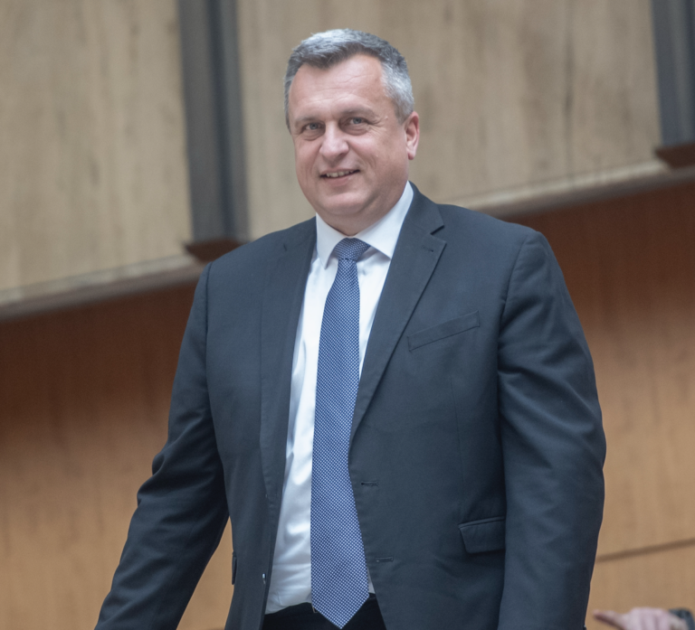 Národniari: Zrušenie tendra nestačí, štátna záchranka ušetrí stovky miliónov