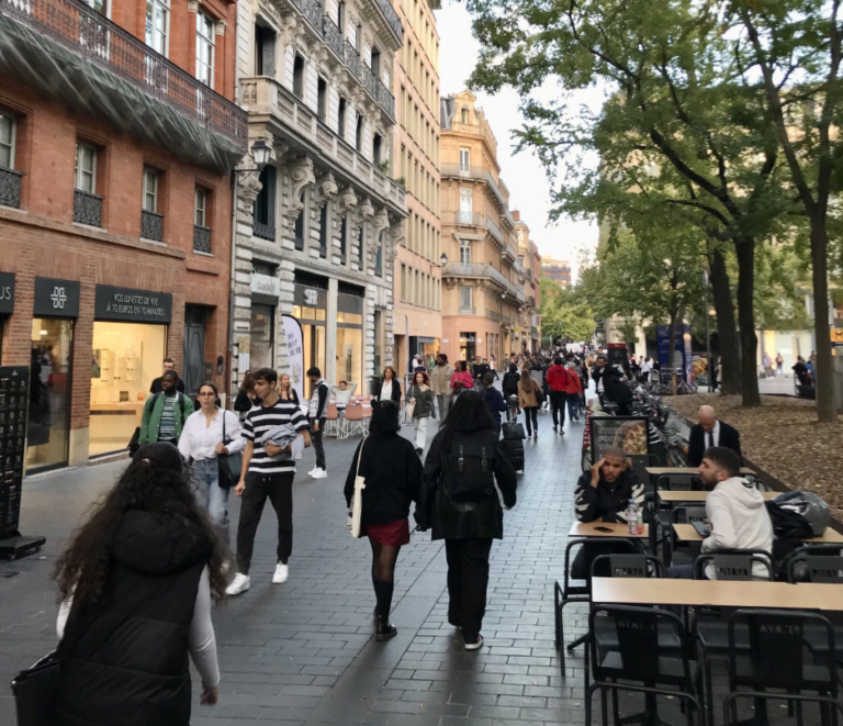 Dvaja bezdomovci ukradli kreditnú kartu a kúpili si žreb. Vyhrali