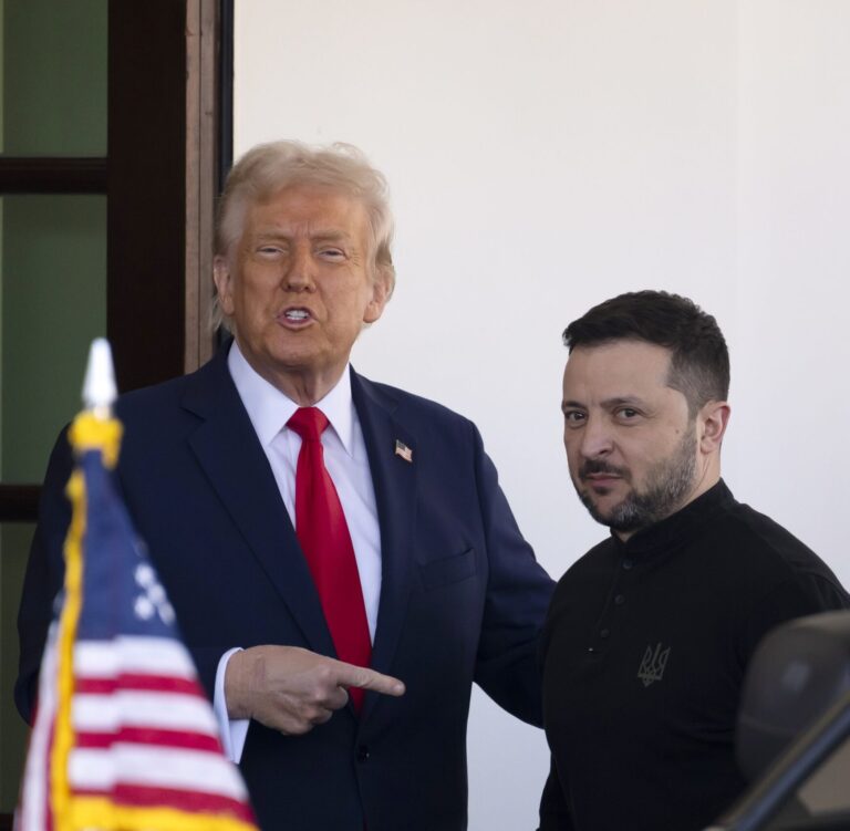 Trump a Zelenskyj rokovali o sankciách, zbraniach aj dohode o dronoch