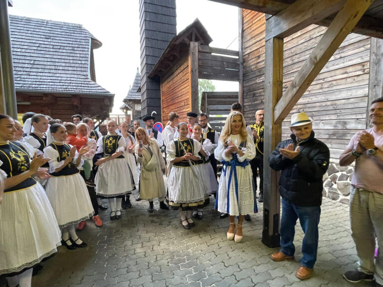 Na folklórnom festivale Východná vypískali ministerku Šimkovičovú