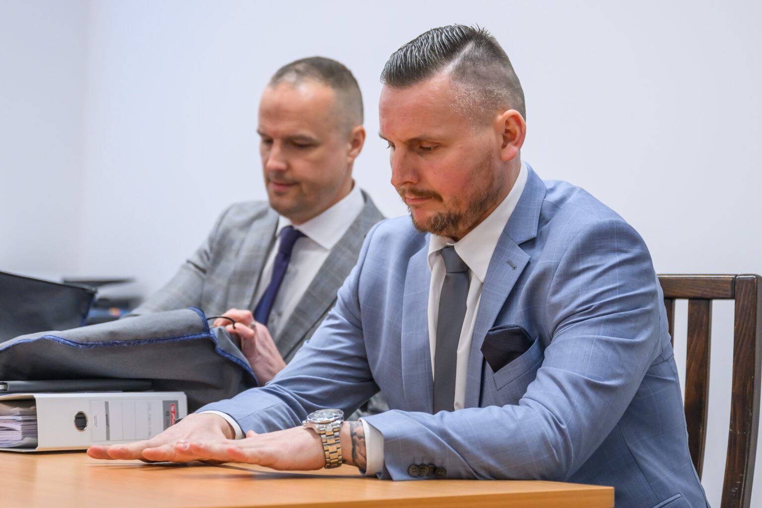 Obhajca David Lindtner a Daniel Bombic. Foto: Jaroslav Novák/TASR