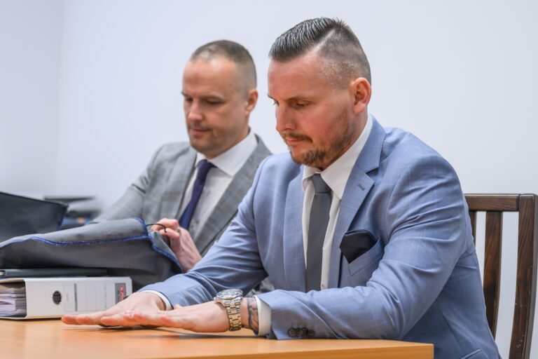 Súd prepustil Daniela Bombica obvineného z extrémizmu. Stíhaný bude na slobode