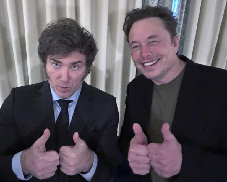Javier Milei a Elon Musk. Foto: Handout / Argentinian Presidency / AFP / Profimedia