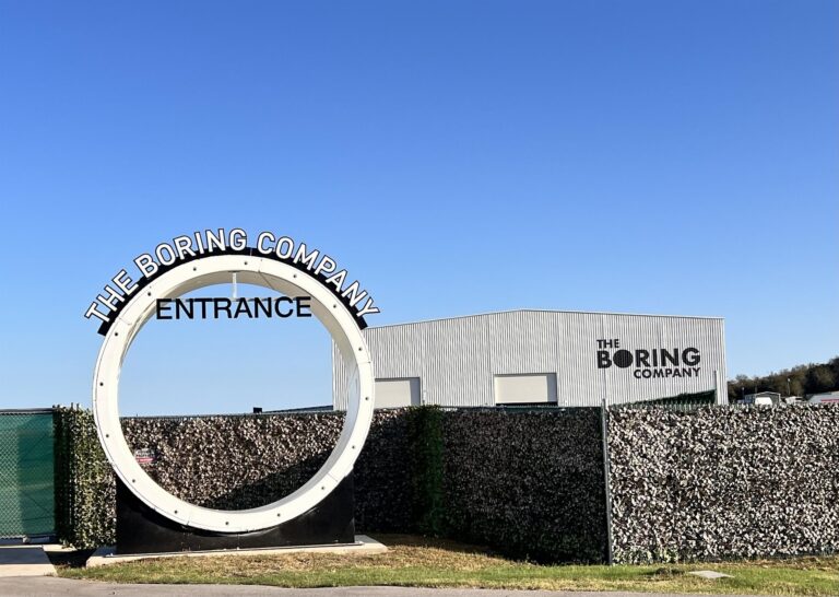 Muskova Boring Company postaví podzemný dopravný systém v Dubaji