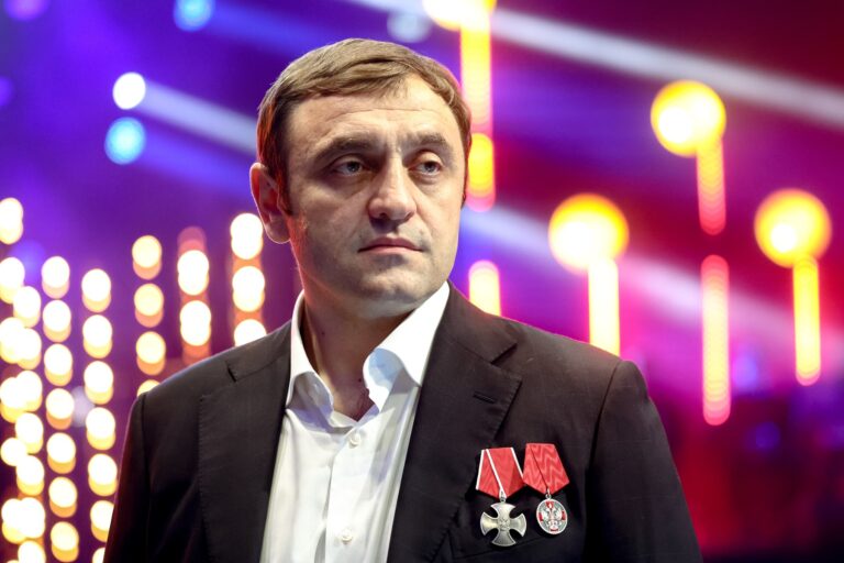 Proruský veliteľ doneckých separatistov pri výbuchu zomrel