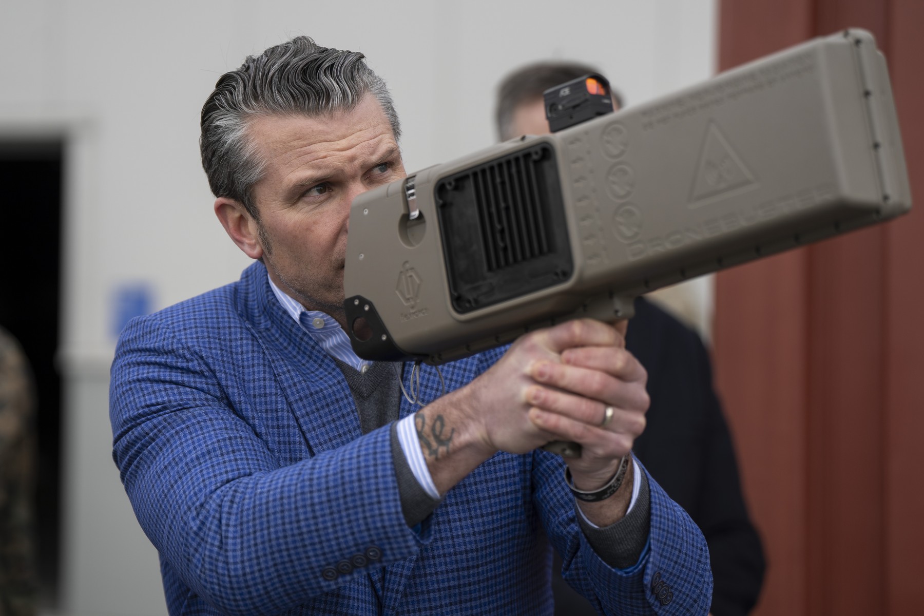 Rana päsťou, ktorá Európe pomôže dospieť. Alebo o začiatku konca NATO