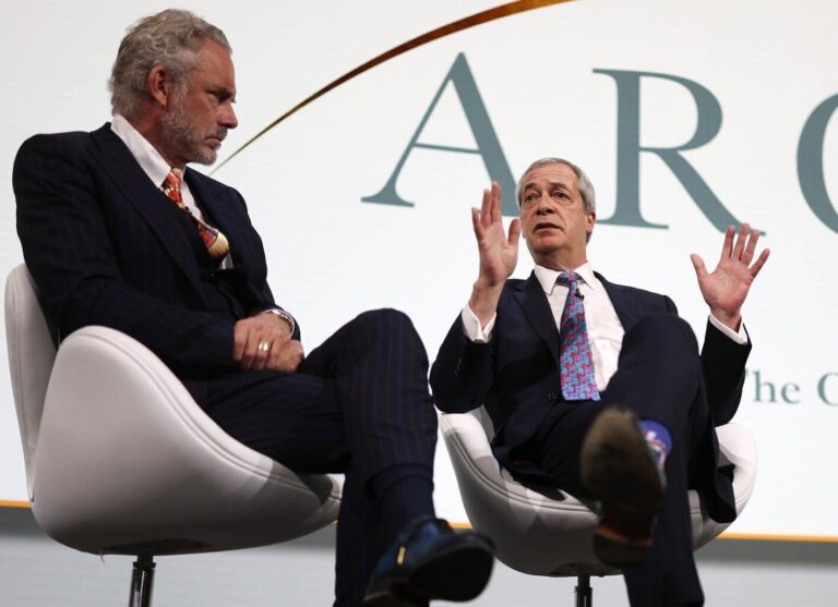 Jordan Peterson a Nigel Farage. Konferencia Aliancie za zodpovedné občianstvo. Foto: Andrew Parsons / Zuma Press / Profimedia