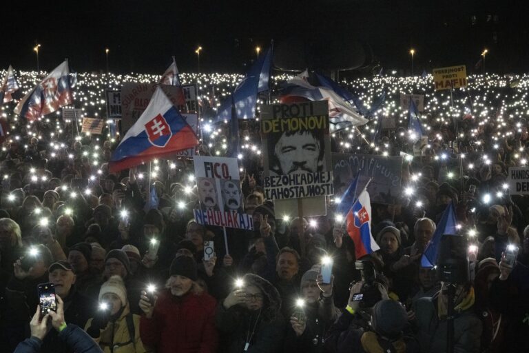 Ľudia na Kuciaka a Kušnírovú nezabudli. Stretli sa v uliciach na Slovensku i v zahraničí