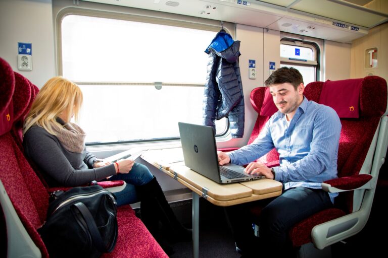 Železnice opravili výpadok systému. Lístky je možné kúpiť aj online