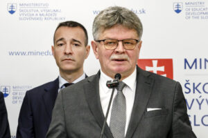 Rezort školstva a odborový zväz podpísali memorandum. Štrajková pohotovosť sa končí