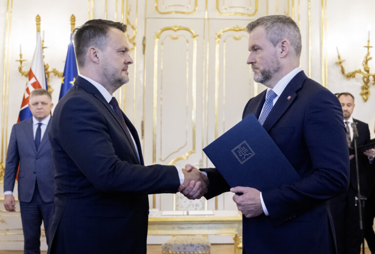 Prezident prijal demisiu Rašiho a vymenoval Migaľa za ministra investícií