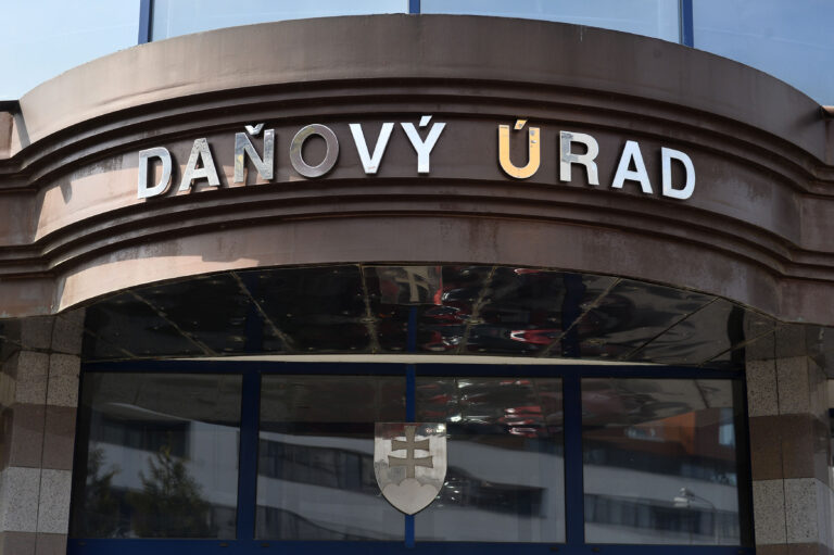 Daňový úrad v Trenčíne. Foto: Radovan Stoklasa/TASR