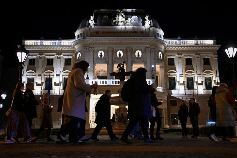 Účastníci sviečkového pochodu pri príležitosti výročia Sviečkovej manifestácie v Bratislave v pondelok 25. marca 2024. Foto: Pavol Zachar/TASR
