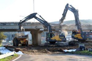 Clá nie sú nič iné než zasypávanie prieplavov či búranie mostov