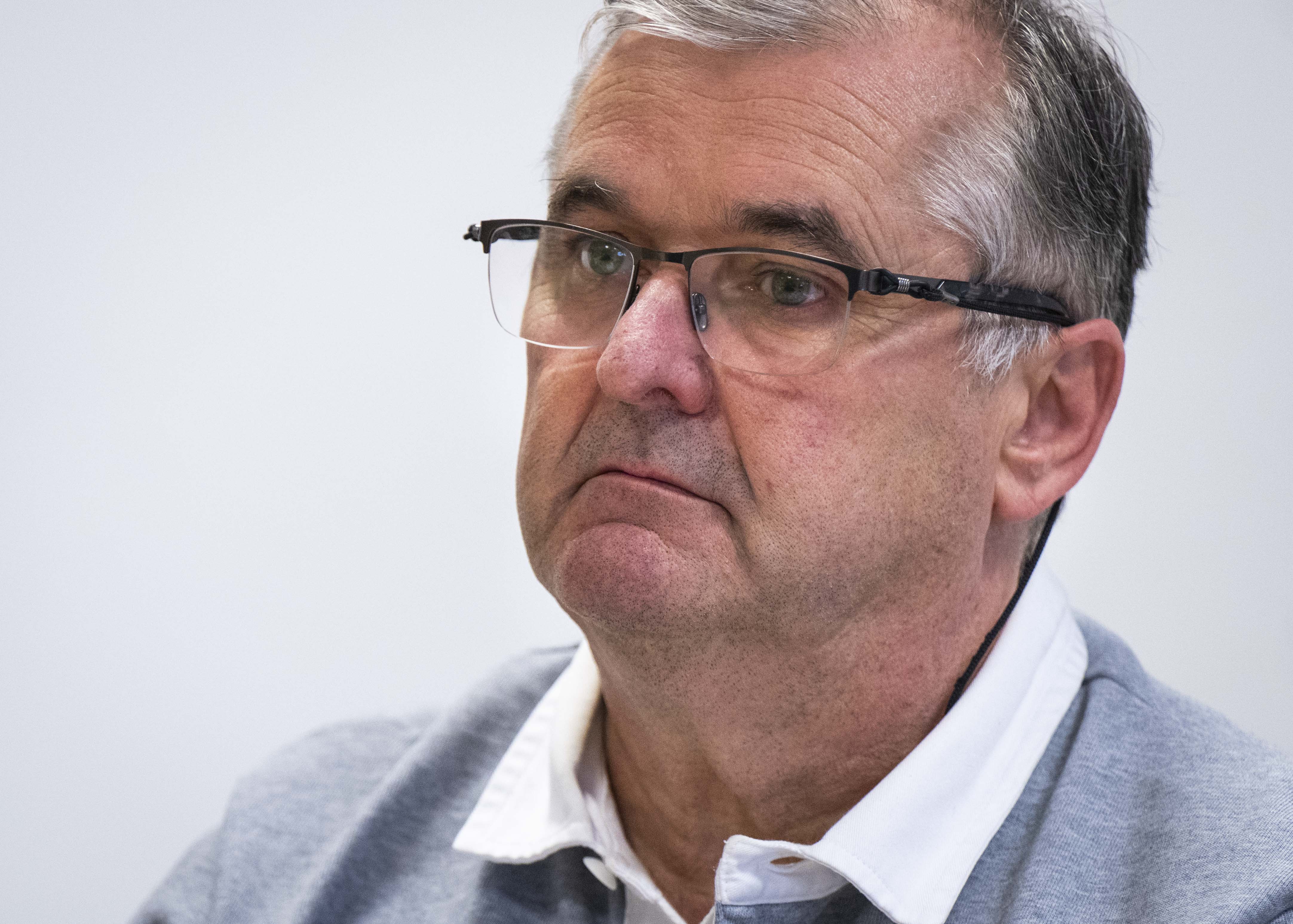 Poslanci žiadajú odstúpenie Petka z funkcií. Asociácia nemocníc v ňom naďalej vidí lídra