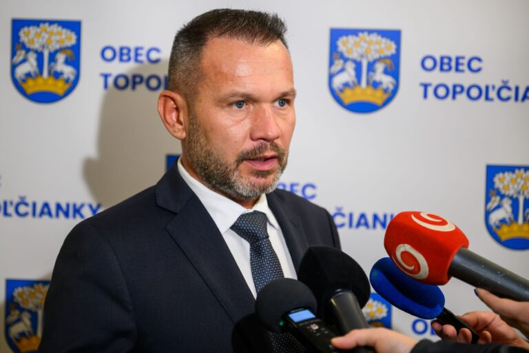 Miliónové zákazky, známa firma a Becíkove podpisy. SaS žiada preveriť župu