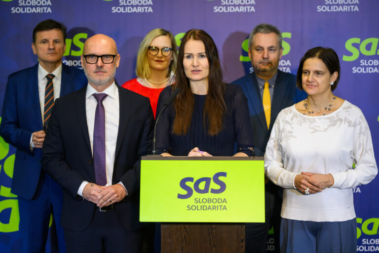 SaS: EÚ pomáha Slovensku napriek Ficovi, nie vďaka nemu