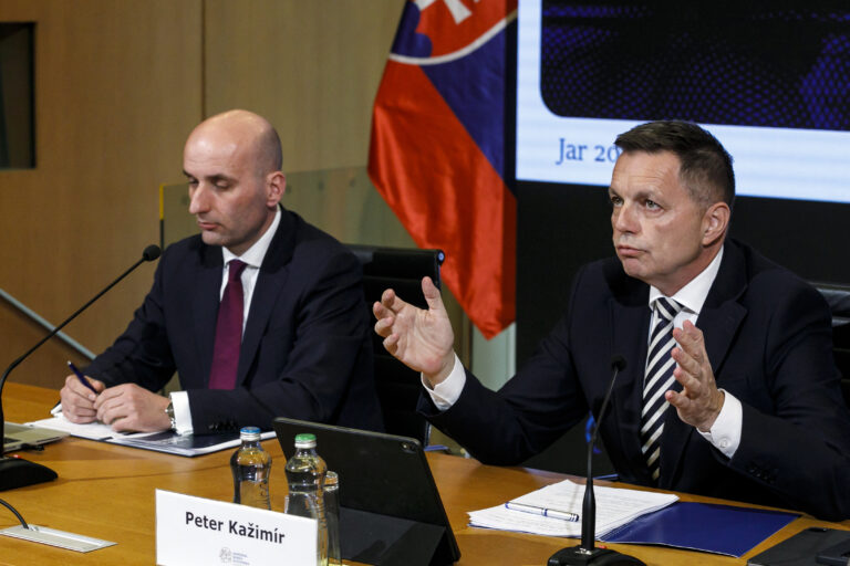 Národná banka: Banky sú odolné, deficit a clá však môžu spôsobiť problémy