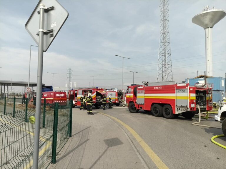 Neďaleko fabriky bratislavského Volkswagenu vypukol požiar