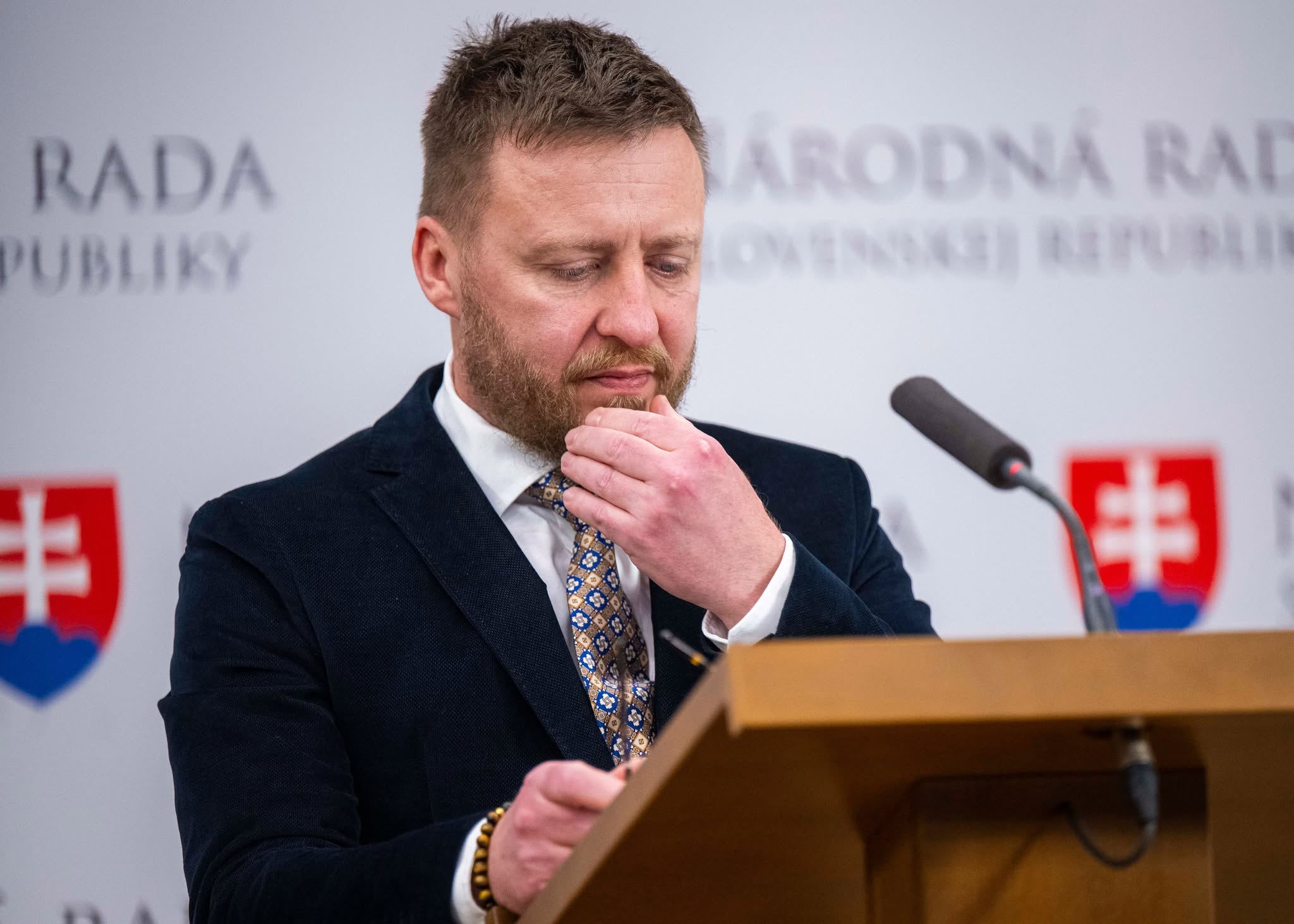 Nebavíme sa o faktoch, ale o názore Kotlára. Na analýzu mRNA vakcín reagujú Szalay, Sabaka i Majerský