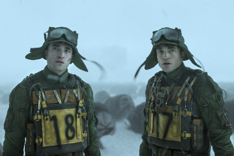 Robert Pattinson vo filme Mickey 17. Foto: TASR/AP 