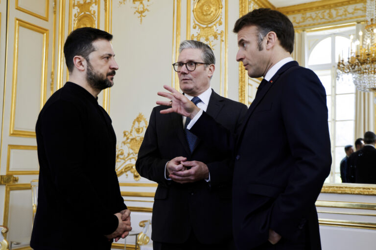 Volodymyr Zelenskyj, Keir Starmer a Emmanuel Macron. Foto: TASR/AP