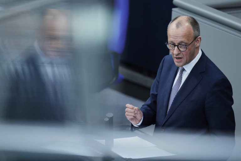 Nemecké dlhopisy kolíšu, investori vyčkávajú na samit NATO