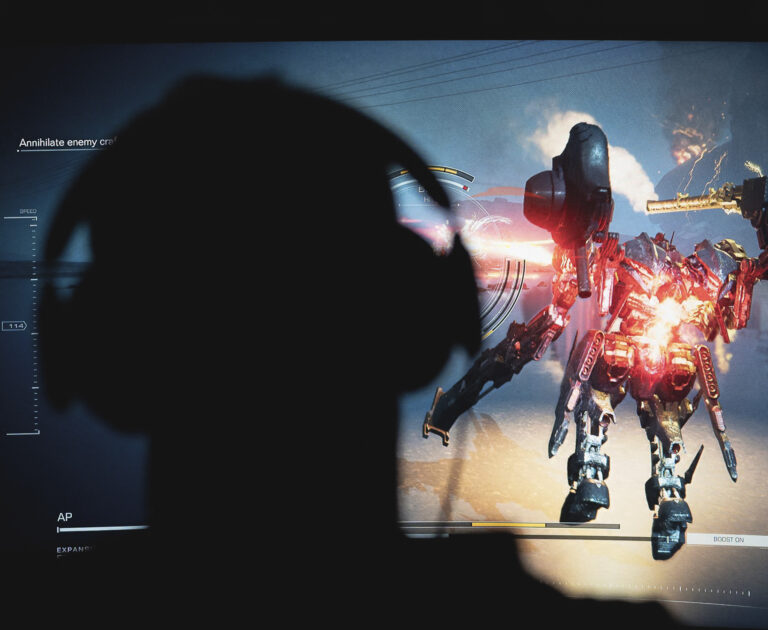 Gamer playing a game. Photo: Oli SCARFF / AFP / AFP / Profimedia