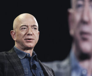 Potrebujú ľudia stále čítať, že voľný trh a osobné slobody sú dôležité? Jeff Bezos si to myslí