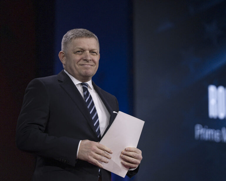 Prieskum Ipsos: Smer predbehol PS, do parlamentu by sa dostali aj Demokrati