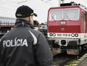 Zrážka auta a vlaku pri Prešove si vyžiadala dvoch mŕtvych