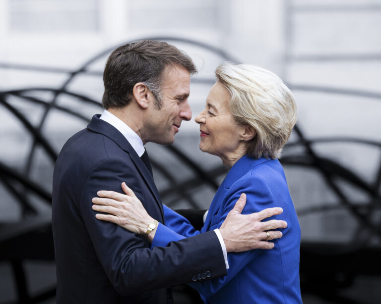 Emmanuel Macron a Ursula Von Der Leyenová. Foto: Telmo Pinto/SOPA Images/LightRocket via Getty Images