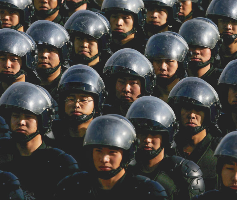 Chinese police take part in a special training program at Xihongmen Base of Police Patrol Brigade. Photo: Guang Niu / Getty Images