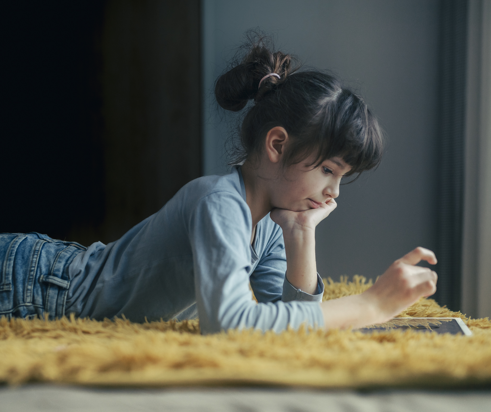 Mladiství nerobia rozdiely medzi dezinformáciou, hoaxom či konšpiračnou teóriou