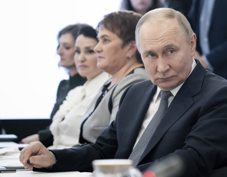 Vpredu ruský prezident Vladimir Putin. Foto: TASR/AP