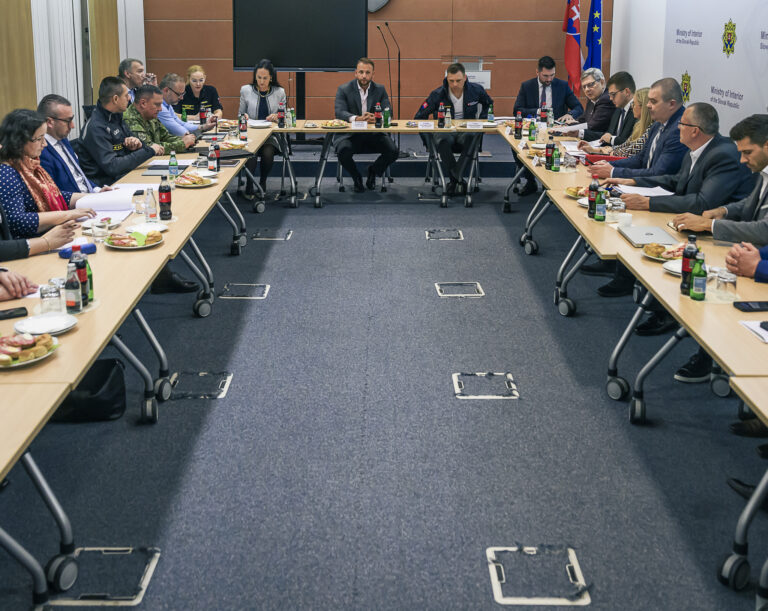 V utorok večer zasadal ústredný krízový štáb na Ministerstve vnútra SR. Foto: FB Ministerstvo vnútra
