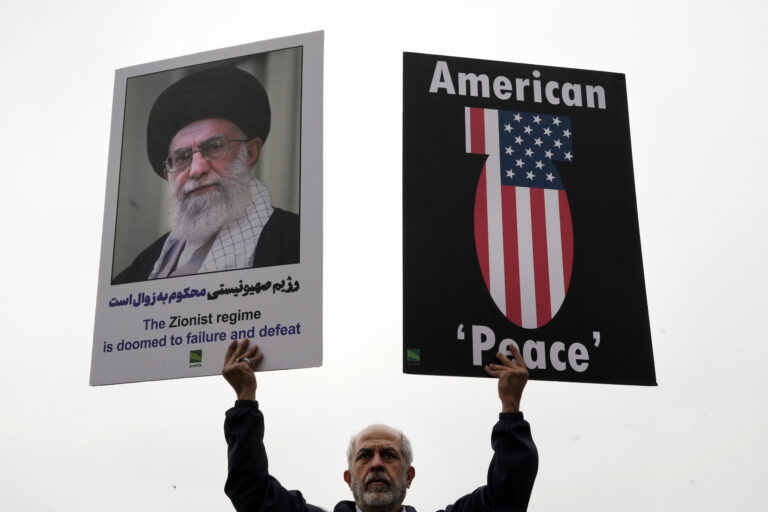 Demonštrant v Iráne. Foto: TASR/AP