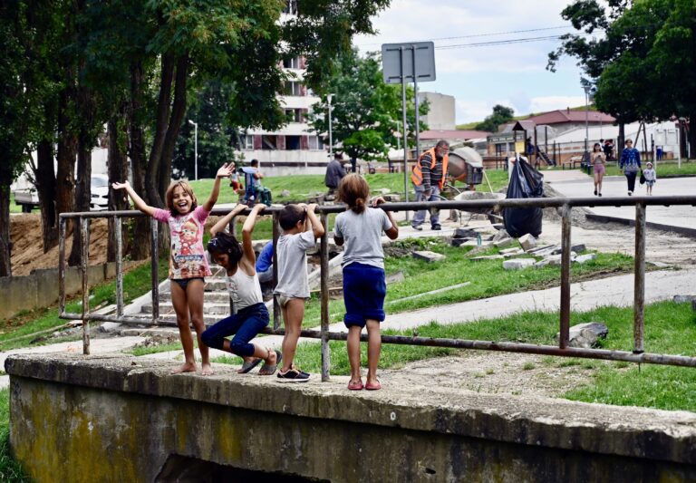 Prieskum: Poliaci čoraz častejšie odmietajú deti, dôvody sú najmä bývanie a financie