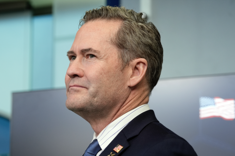 Politico: Waltzov tím riešil zahraničné otázky v 20 četoch