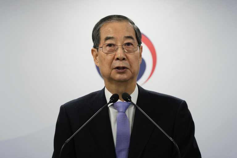 Bývalý juhokórejský premiér sa vzdal kandidatúry, konzervatívci stavia na Kim Mun-sua