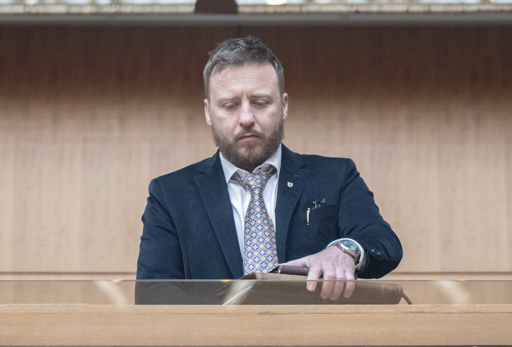 Vláda Kotlárovi rozšírila právomoci pri analýze pandémie a vakcín