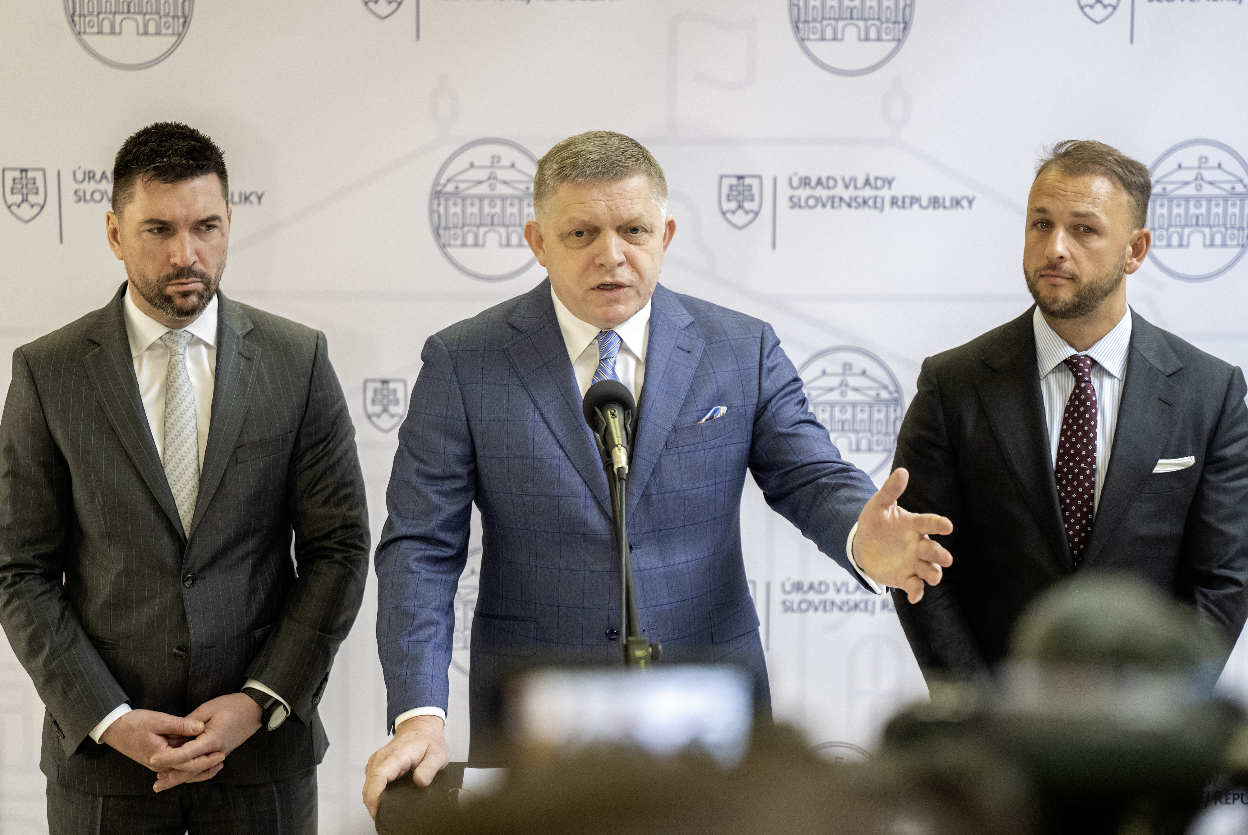 Vláda rozhodla o zrušení úradu, ktorý sa sporí so Šutajom Eštokom