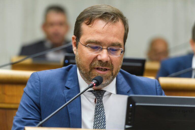 Hnutie Slovensko: Premiér pokračuje v politike, ktorá nás vrhá do hanby