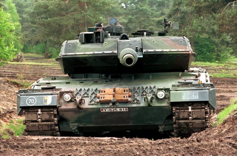 Nemský tank Leopard 2 A5, ktorý vyrába firma Rheinmetall. Foto: BUNDESWEHR / DPA / dpa Picture-Alliance via AFP / Profimedia