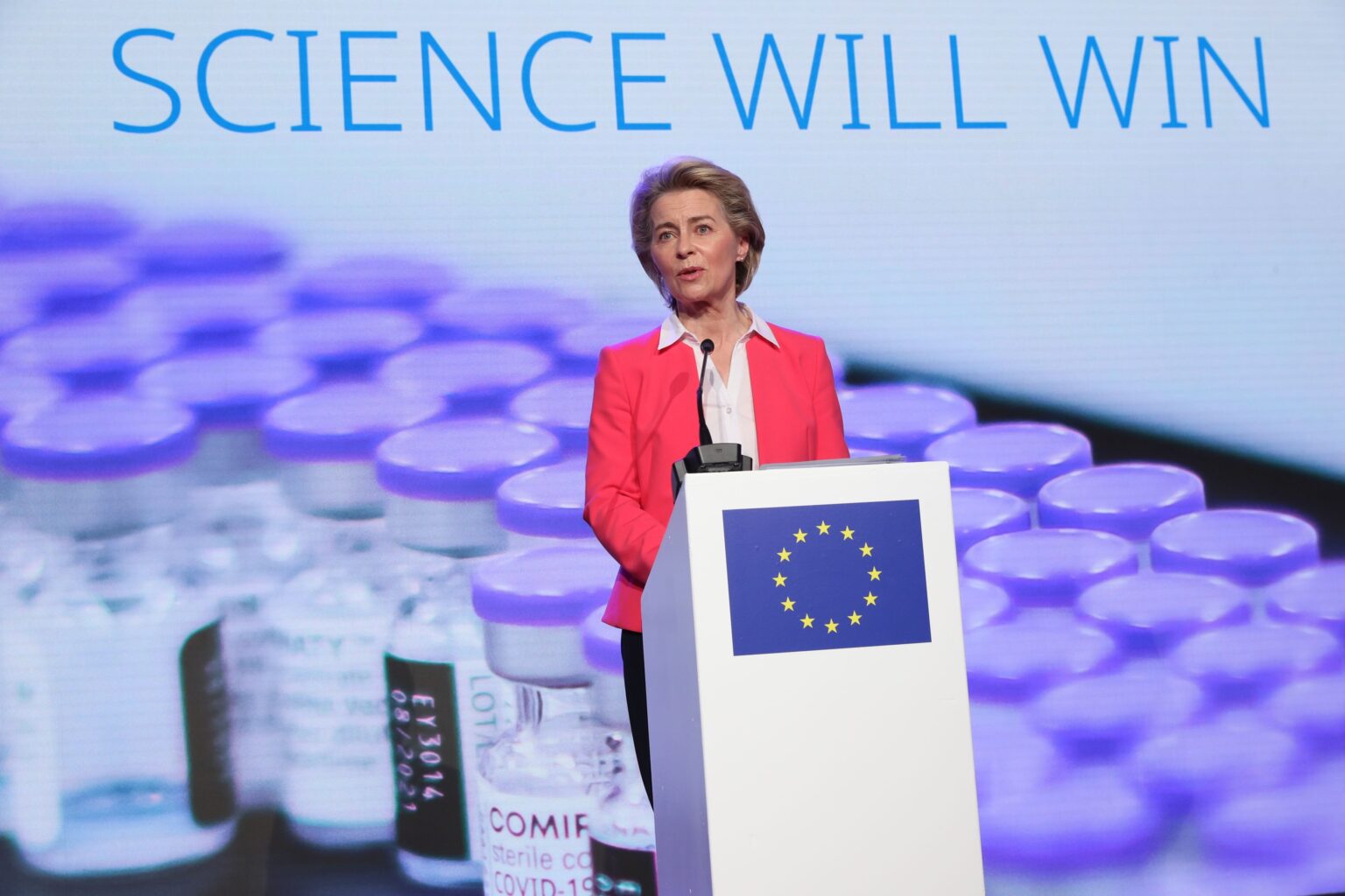Predsedníčka Európskej komisie Ursula von der Leyenová na návšteve v továrni Pfizer, Puurs, Belgicko - 23. apríla 2021. Foto: Isopix / Shutterstock Editorial / Profimedia
